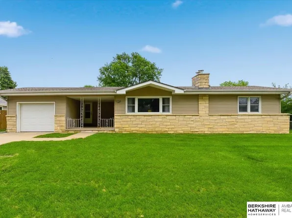 8209 S 40th St, Bellevue, NE 68147