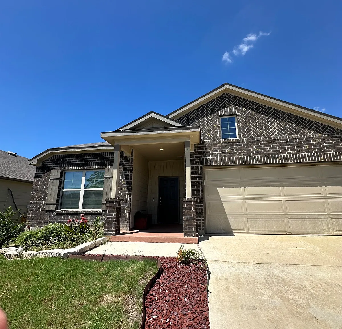 4 bed, 3.5 bath, 2240 sqft, $2,400 — Photo 1