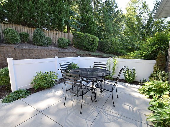 5th image of 1811 Aston Ln