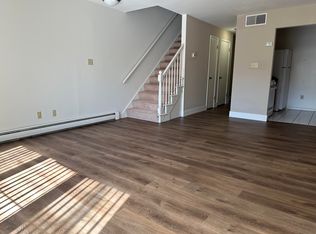 800 E Henry Clay St #208, Milwaukee, WI 53217
