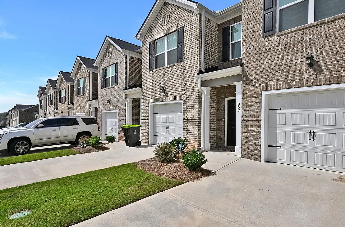 867 Taurus Dr — Photo 1