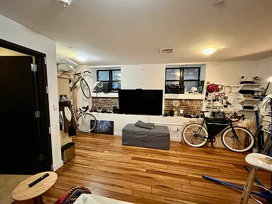 Rented by Nooklyn NYC LLC | media 36