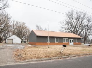 1202 N 4th St, Neodesha, KS 66757