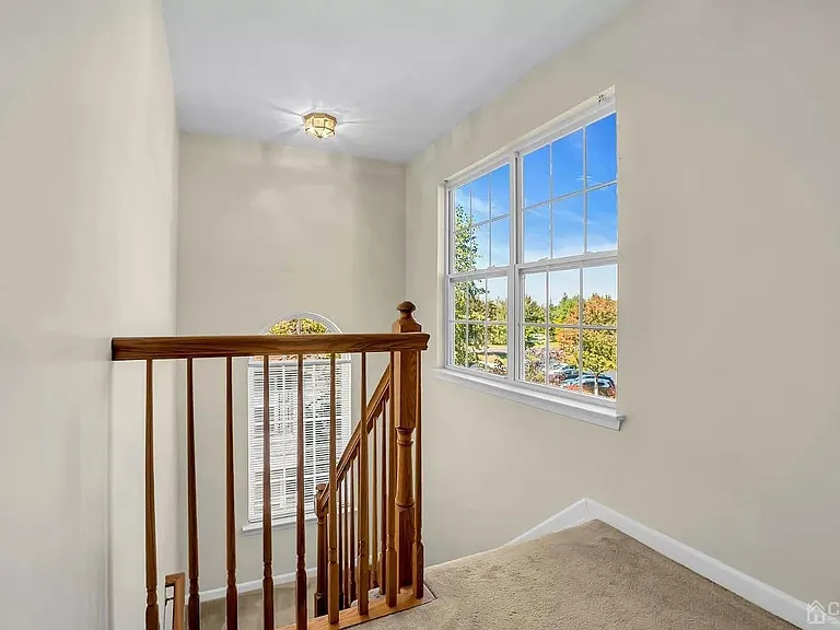 1054 Morning Glory Dr — Photo 8