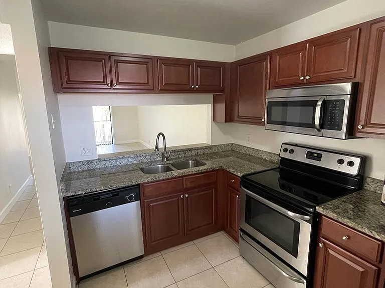 6844 Palmetto Cir S #201 — Photo 6