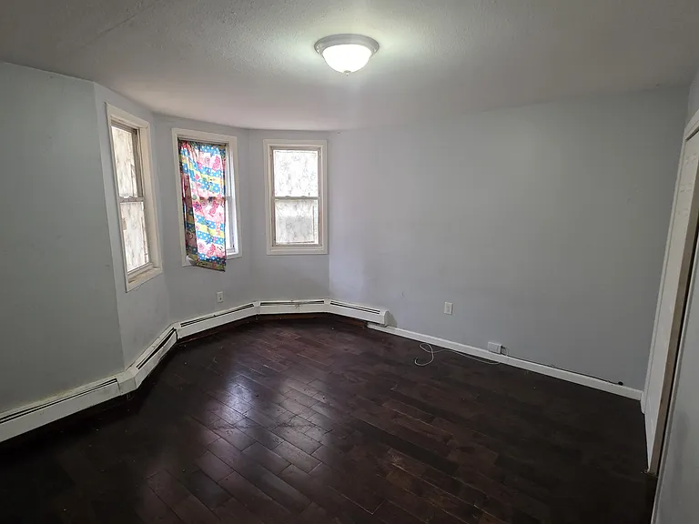 209 3rd St — Photo 3