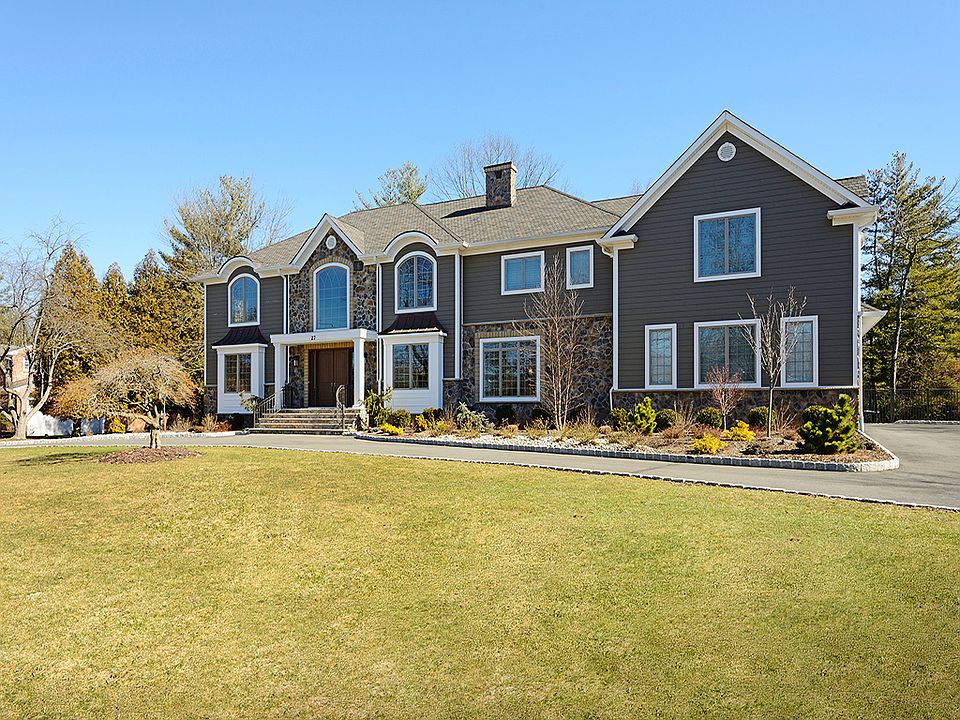 1st image of 27 Camelot Dr