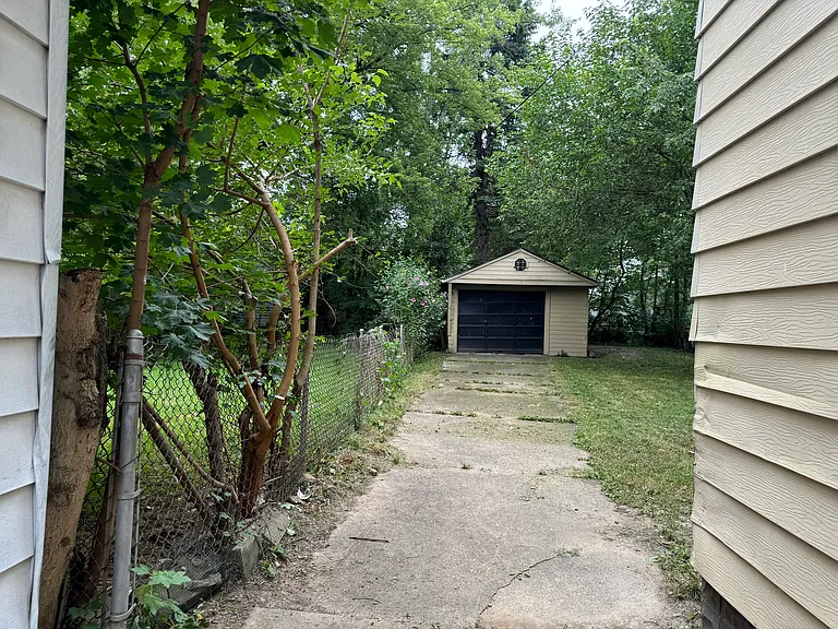 Detached Garage