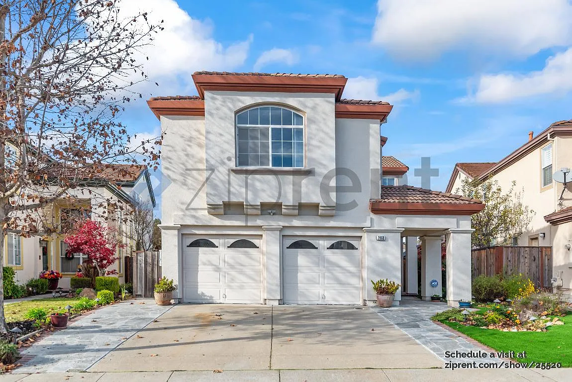 4 bed, 2.5 bath, 2400 sqft, $5,000 — Photo 1