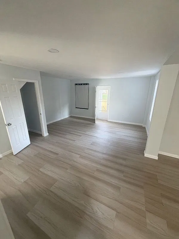 2 bed, 1.0 bath, 1200 sqft, $1,300 — Photo 2