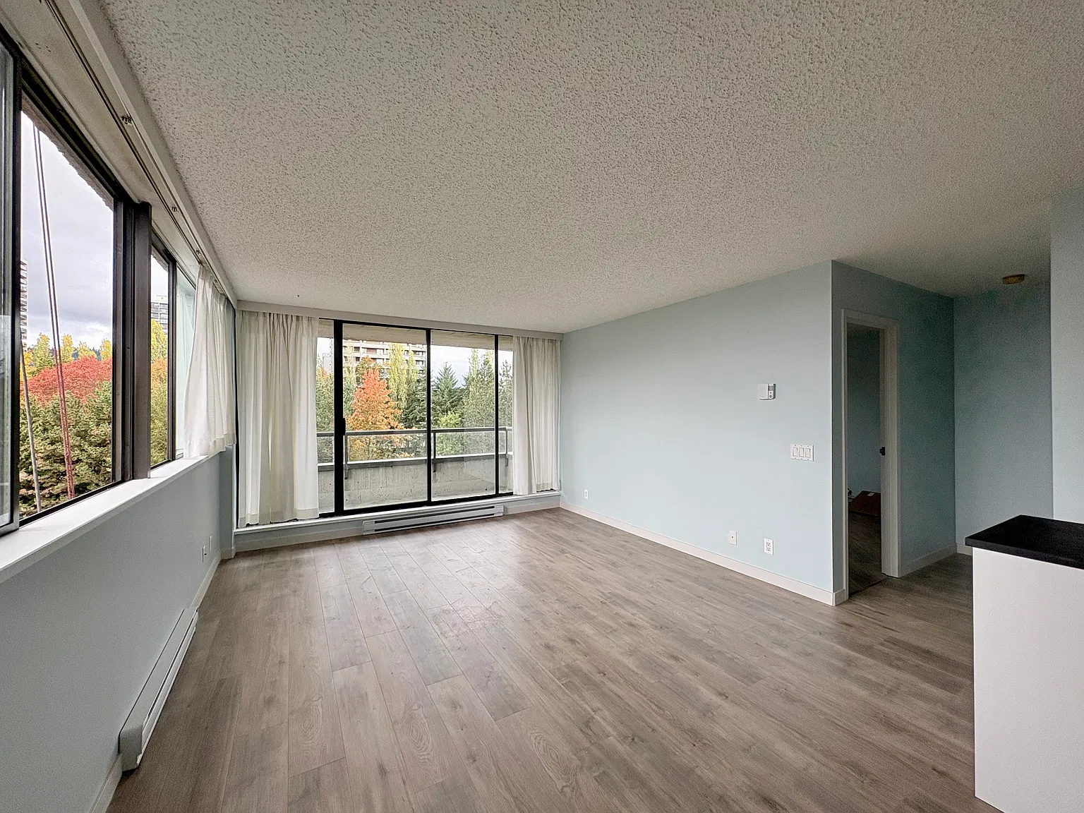2 bed, 1.5 bath, 890 sqft, $2,650 — Photo 2