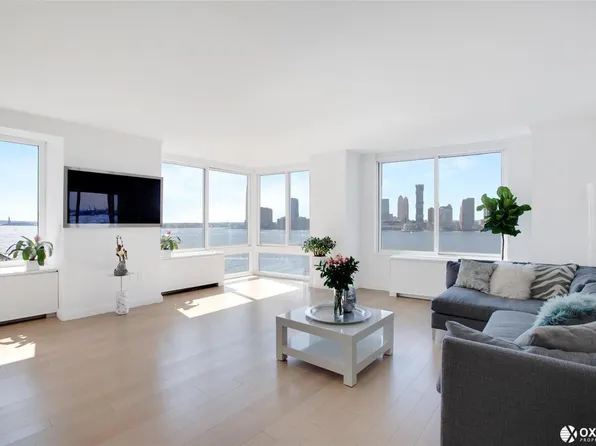 212 Warren St APT 10C, New York, NY 10282