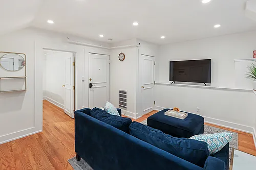 3135 Pacific Ave Photo 1