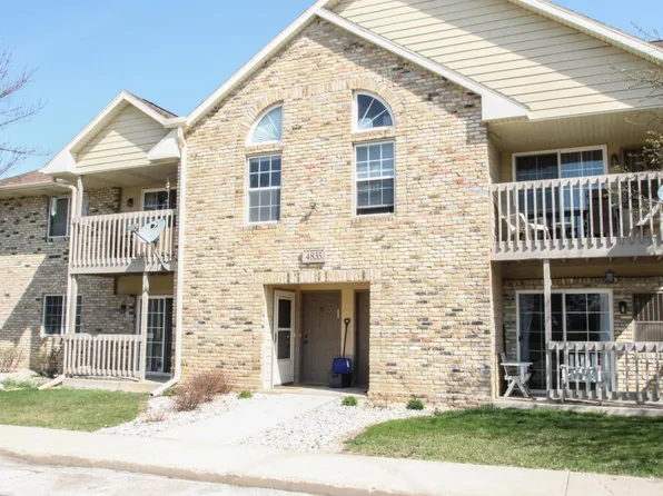 4835 Easy St, Hartland, WI 53029