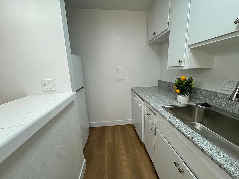 6736 Cleon Ave — Photo 41