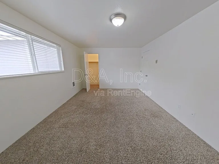 138 NE Conifer Blvd #6 — Photo 11
