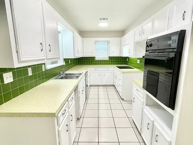 280 Echols St — Photo 14