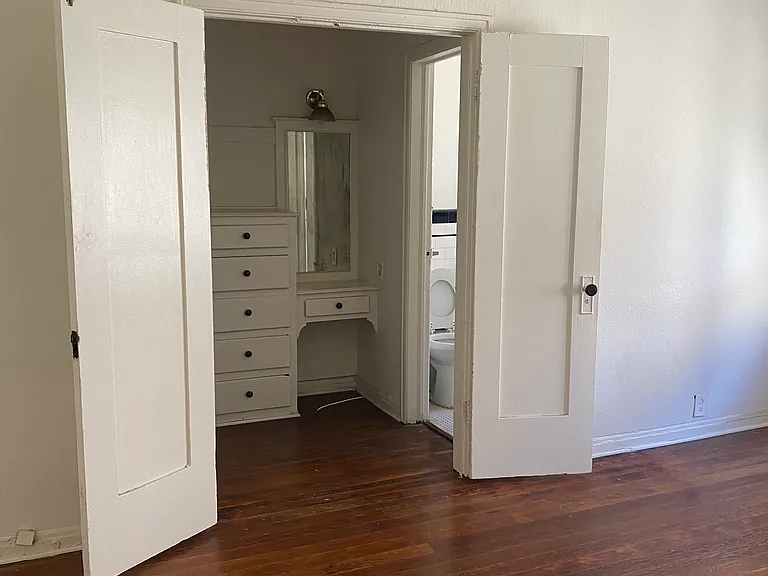 554 S Hobart Blvd #307 — Photo 8