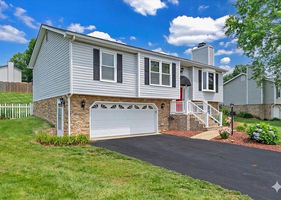 1st image of 1905 Summerfield Dr