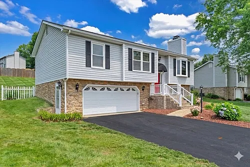 1905 Summerfield Dr Photo 1