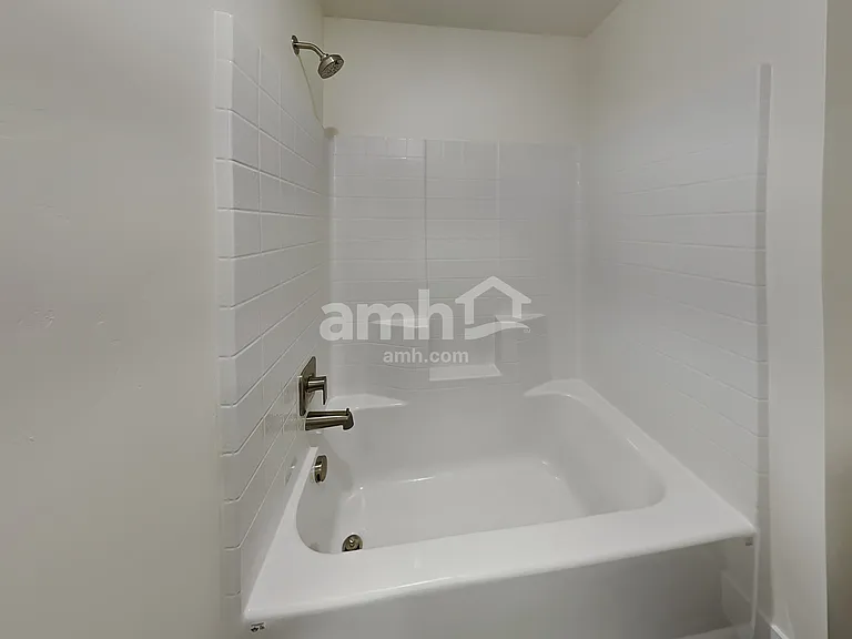 1422 N Barkvine Ave — Photo 16