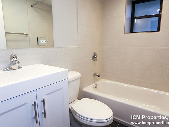 4th image of 3352 N Kenmore Ave #1