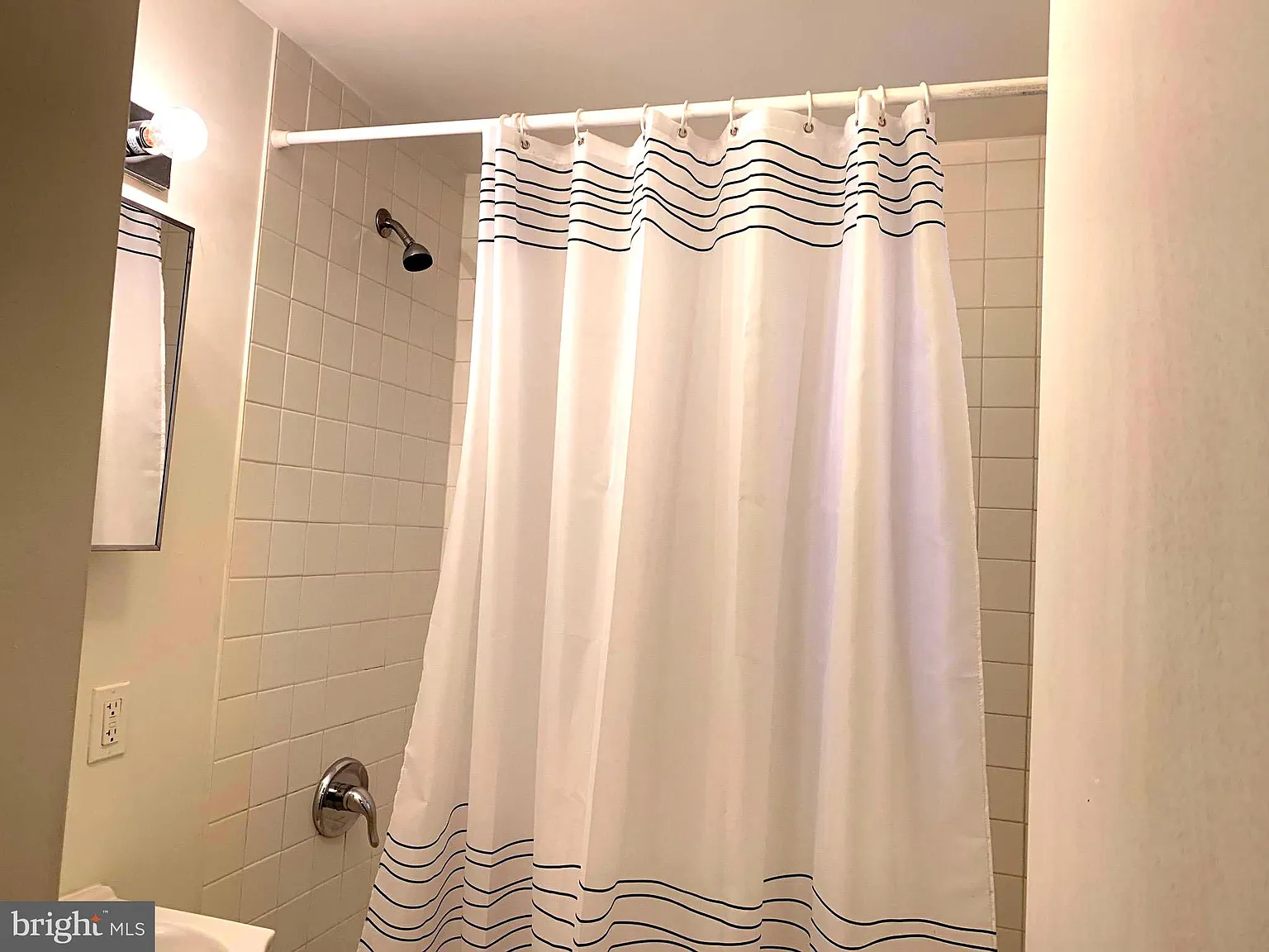 1 bed, 5712 sqft, $1,250 — Photo 3