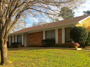 406 E Robinwood Dr, White Oak, TX 75693