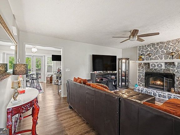 5th image of 481 Don Cir SW