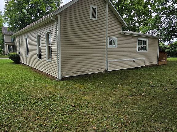 3rd image of 176 Linden St