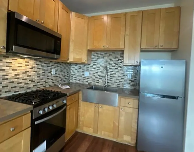 1015 W 85th St — Photo 2