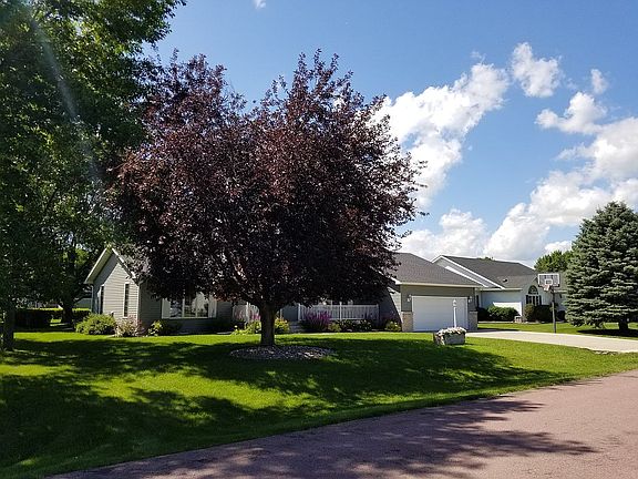 3rd image of 615 Maplewood Dr