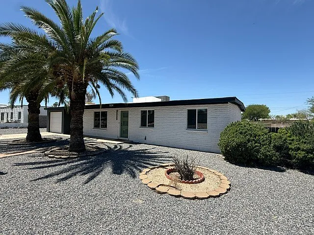 924 S Elmerita Ave — Photo 3