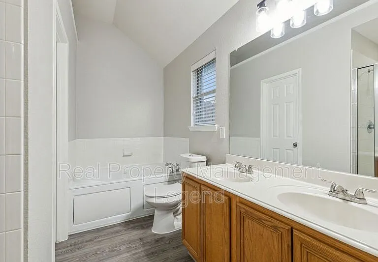 1800 Meadowlark Ln — Photo 17
