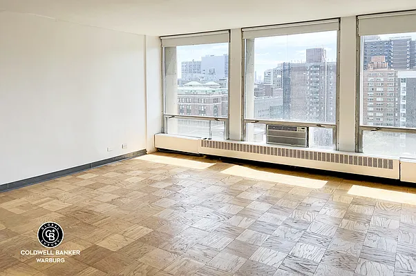 Rented by Coldwell Banker Warburg | media 4