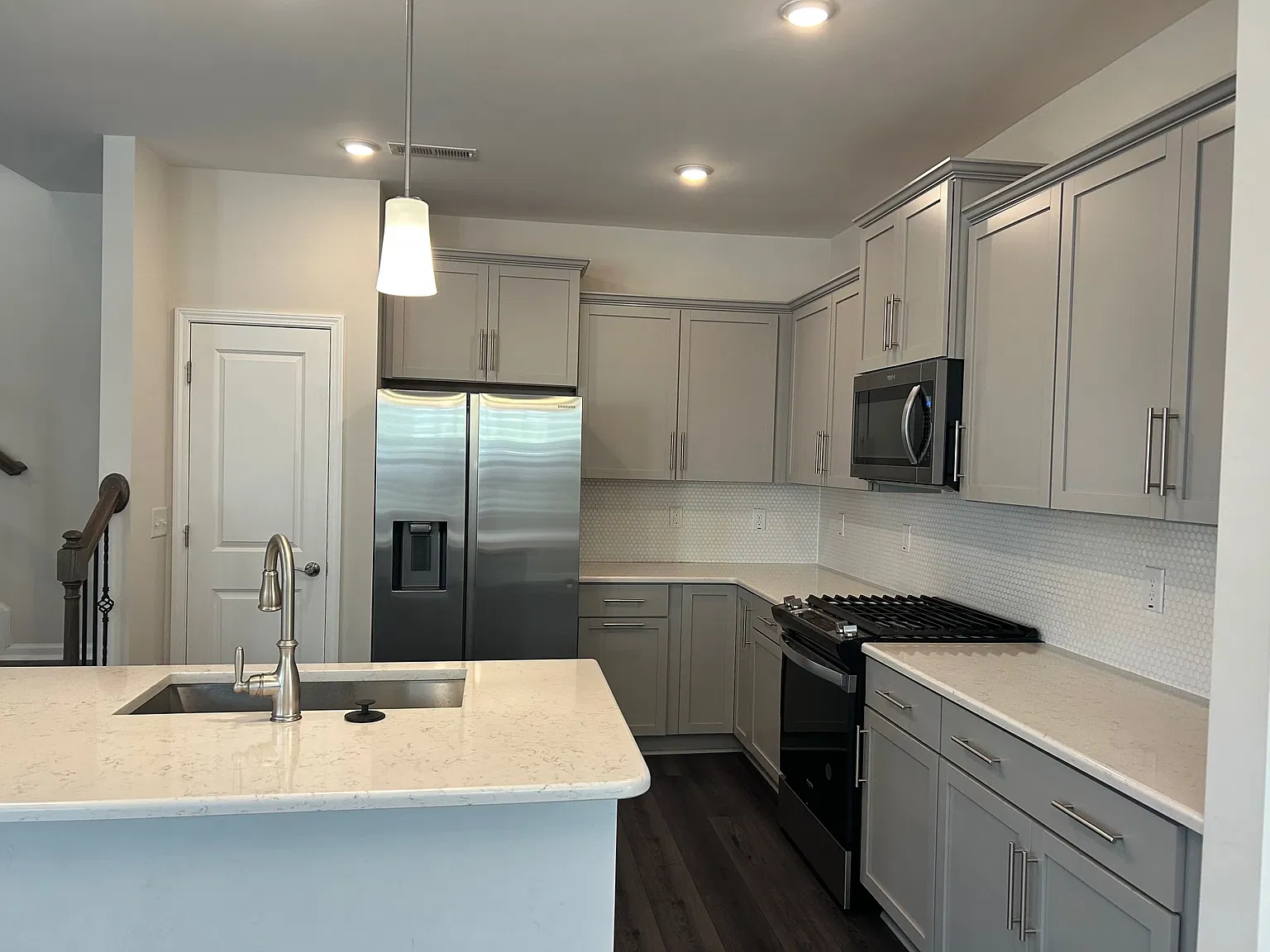 3 bed, 2.5 bath, 1926 sqft, $2,350 — Photo 1