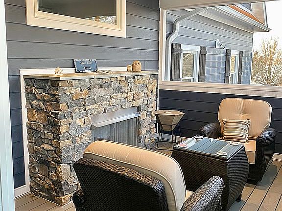 3rd image of 1031 Marina Ln