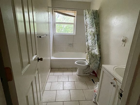 3rd image of 1630 Crest Hill Ave APT 3