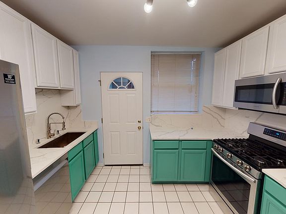 4th image of 1607 W Ainslie St APT 2