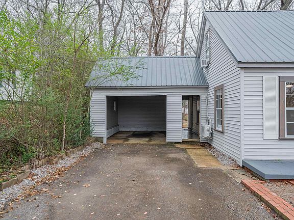 3rd image of 255 Woodlawn Pl
