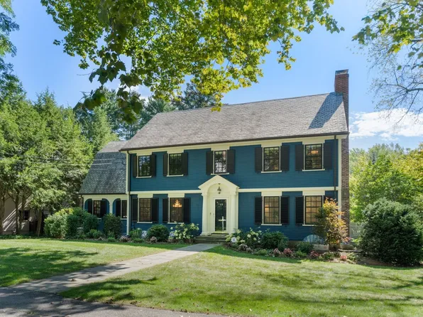 17 Glenoe Rd, Brookline, MA 02467