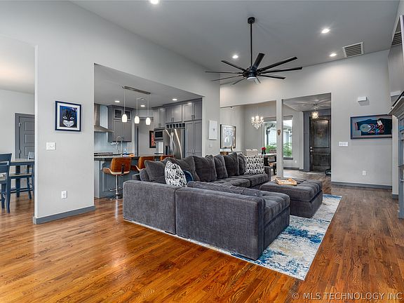 4th image of 2523 W New Orleans Pl
