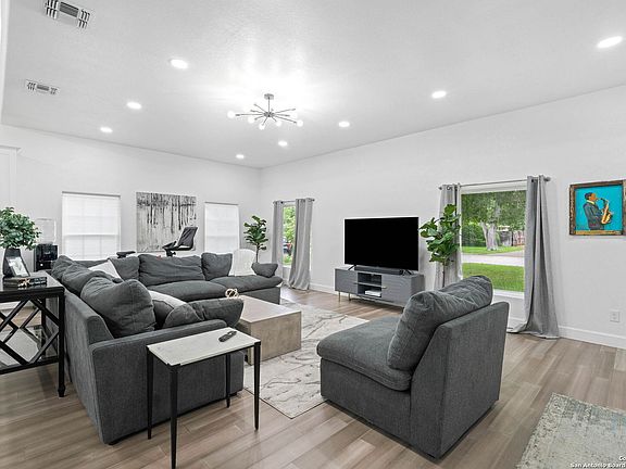 5th image of 618 Nottingham Dr