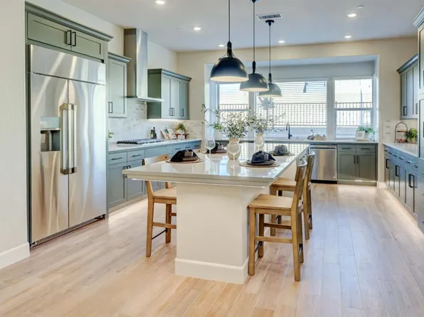11206 N Via Ravenna Dr, Fresno, CA 93730