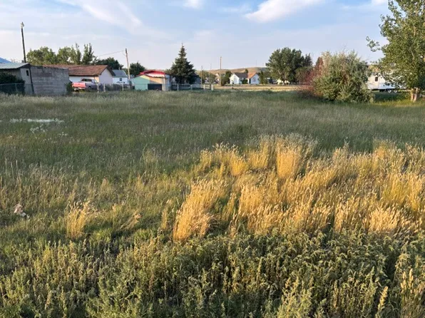 323 Treasure Ave, Shelby, MT 59474