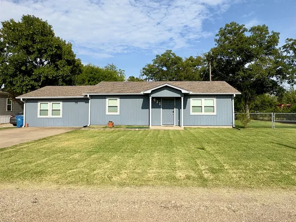 411 Mill St, Cumby, TX 75433