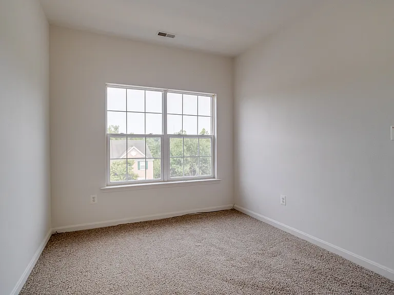 103 Buttonwood Ct — Photo 35