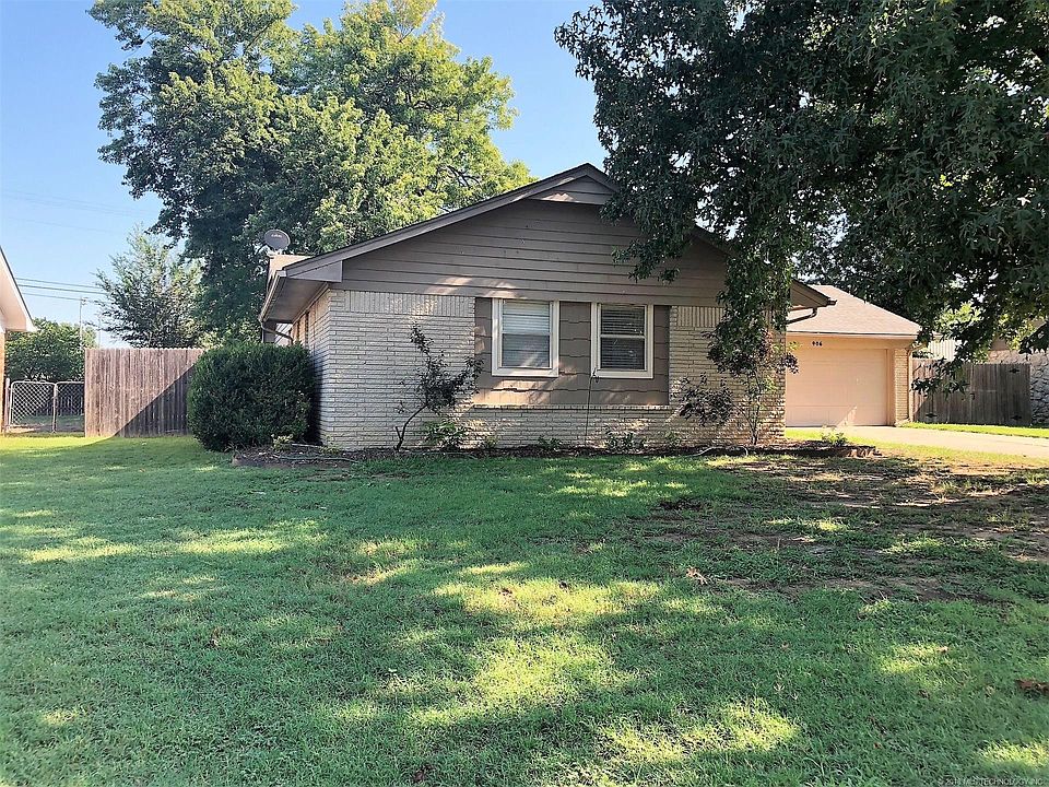 1st image of 406 Woods Ln