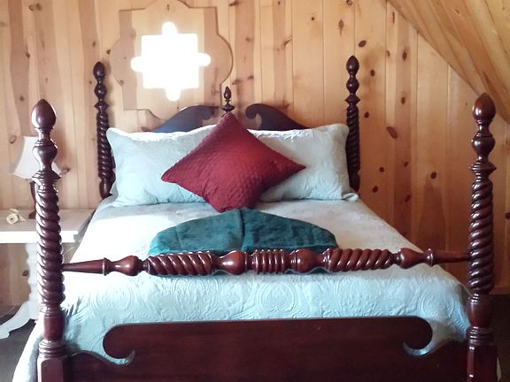 upstairs bedroom w/ balcony