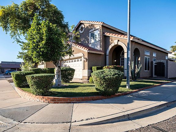 3rd image of 1112 W VILLA MARIA Drive